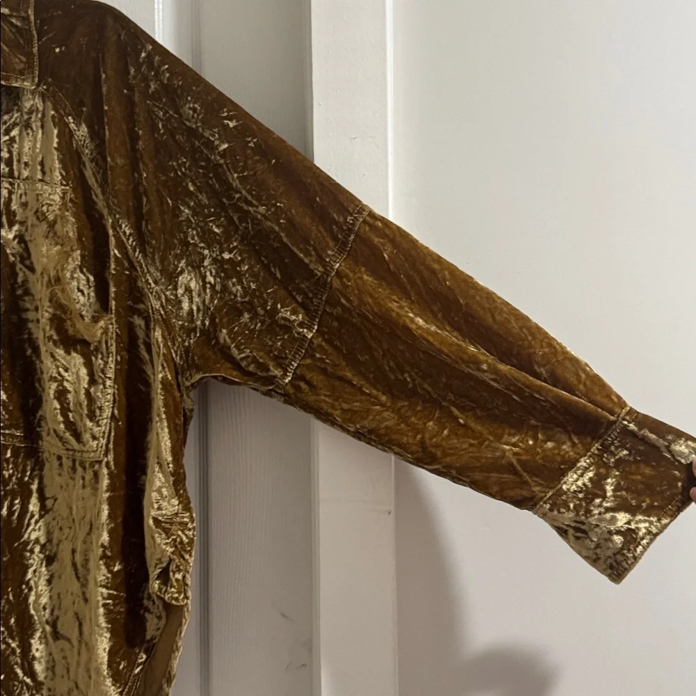 Super cute We The Free Velvet Shirt in Warm gold is X small oversized - Picture 6 of 9